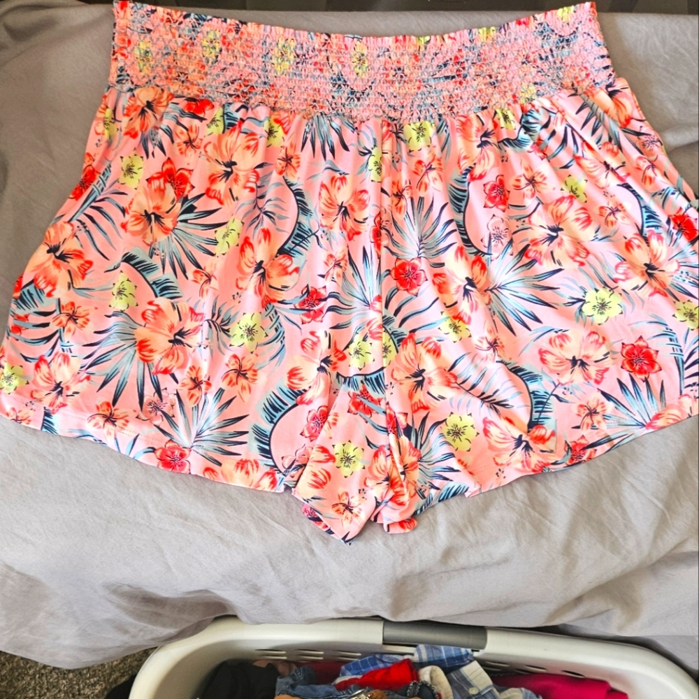 Secret Treasure Shorts - Picture 2 of 2